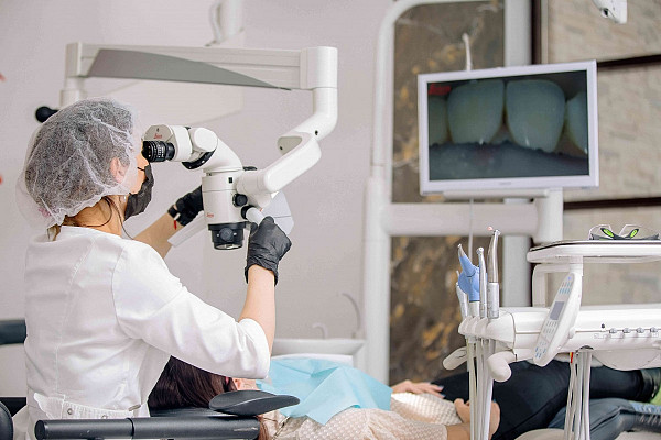 необходимость стоматологического микроскопа в клинике неоспорима